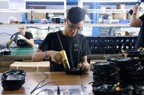 Every detail counts when assembling a Meepo electric skateboard